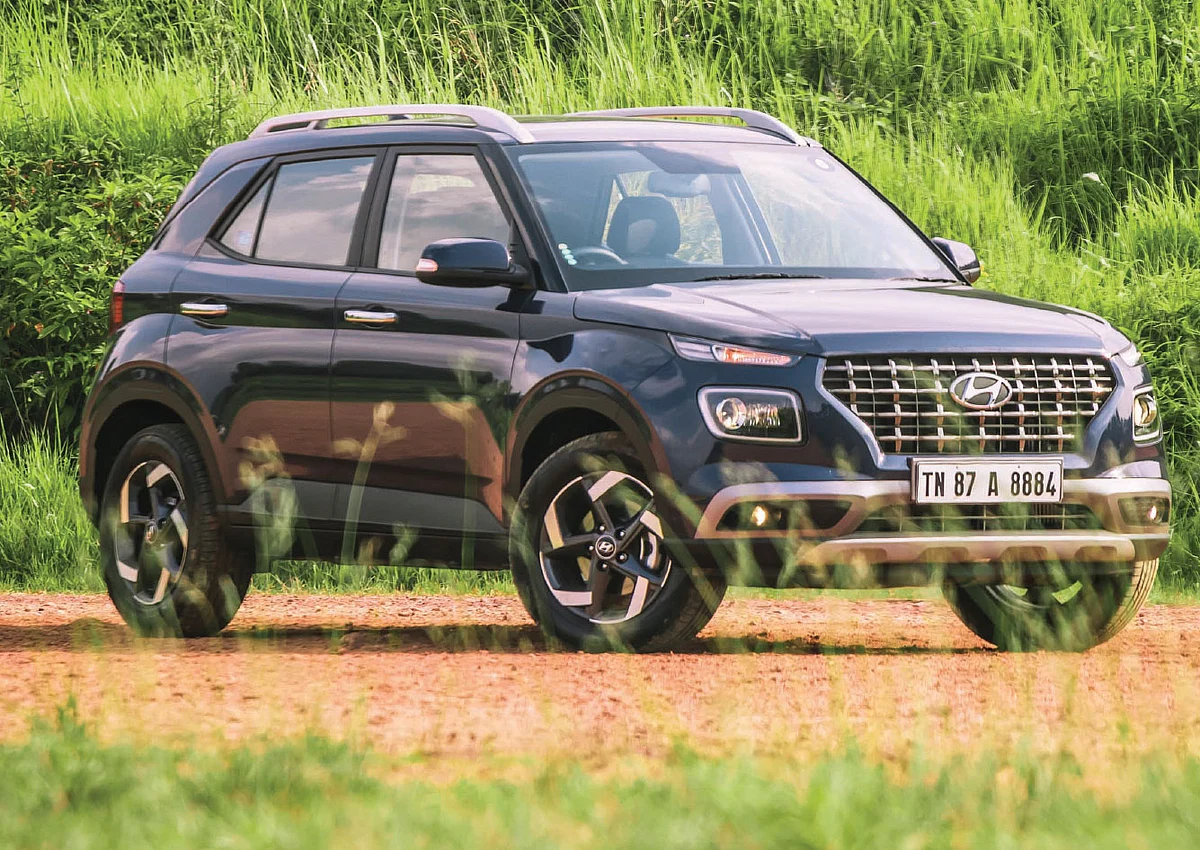 Hyundai Venue Automatic - விலை: ரூ.13.66 லட்சம் வரை (சென்னை ஆன்ரோடு)
இன்ஜின்: 998சிசி டர்போ, பவர்: 120bhp, டார்க்: 17.2kgm, கி.கிளியரன்ஸ்: 195மிமீ, டேங்க்: 45லிட்டர், பூட் ஸ்பேஸ்: 350லிட்டர், டச் ஸ்க்ரீன்: 8 இன்ச்