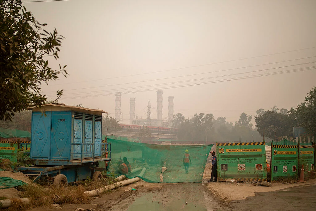smog and dust in New Delhi