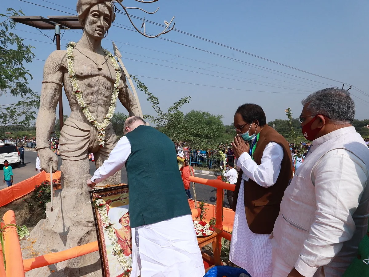 `அது பிர்சா முண்டே சிலையே அல்ல..!’ - அமித் ஷாவின் மேற்குவங்கப் பயணத்தில் `திடீர்’ சர்ச்சை