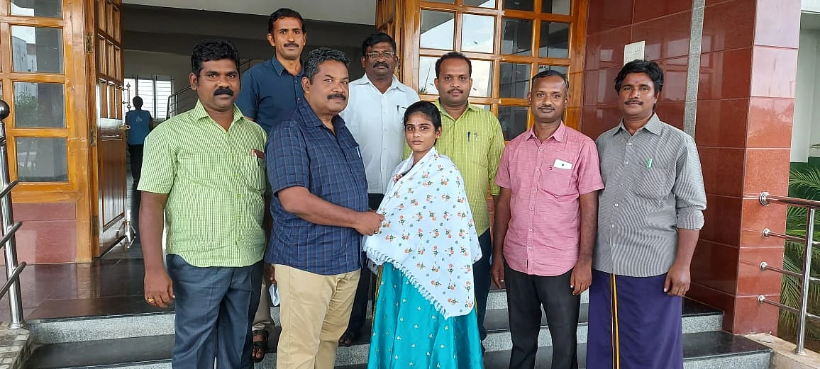 நீட் தேர்வில் தகுதி பெற்ற மாணவி அமிர்தம்