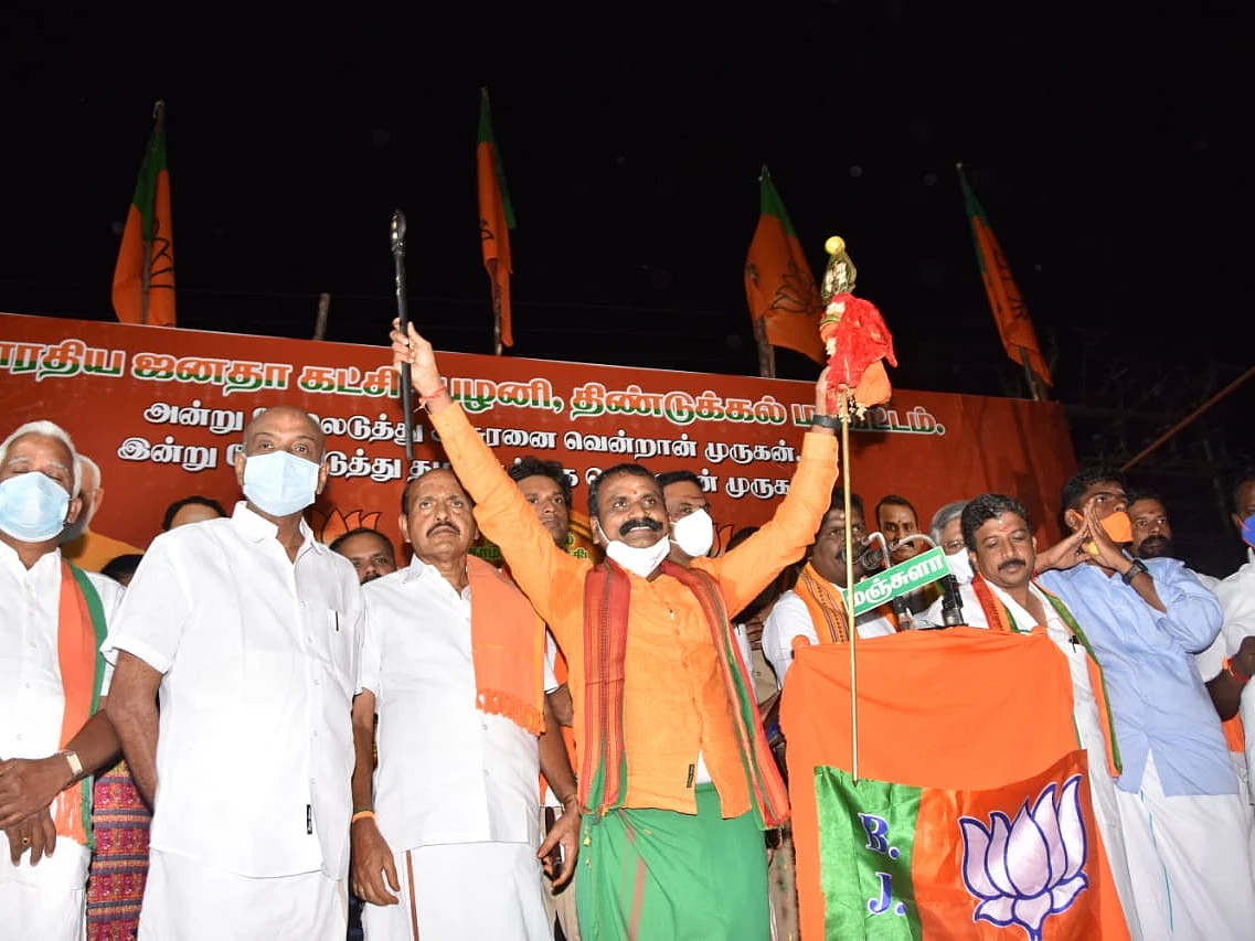 `வேல்வைத்து பூஜை செய்வதில் என்ன பிரச்னை?’ - பழநி கோயில் நிர்வாகிகளிடம் கொதித்த பா.ஜ.க-வினர்