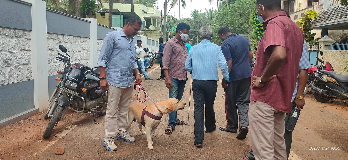 மோப்பநாய் உதவியுடன் விசாரணை