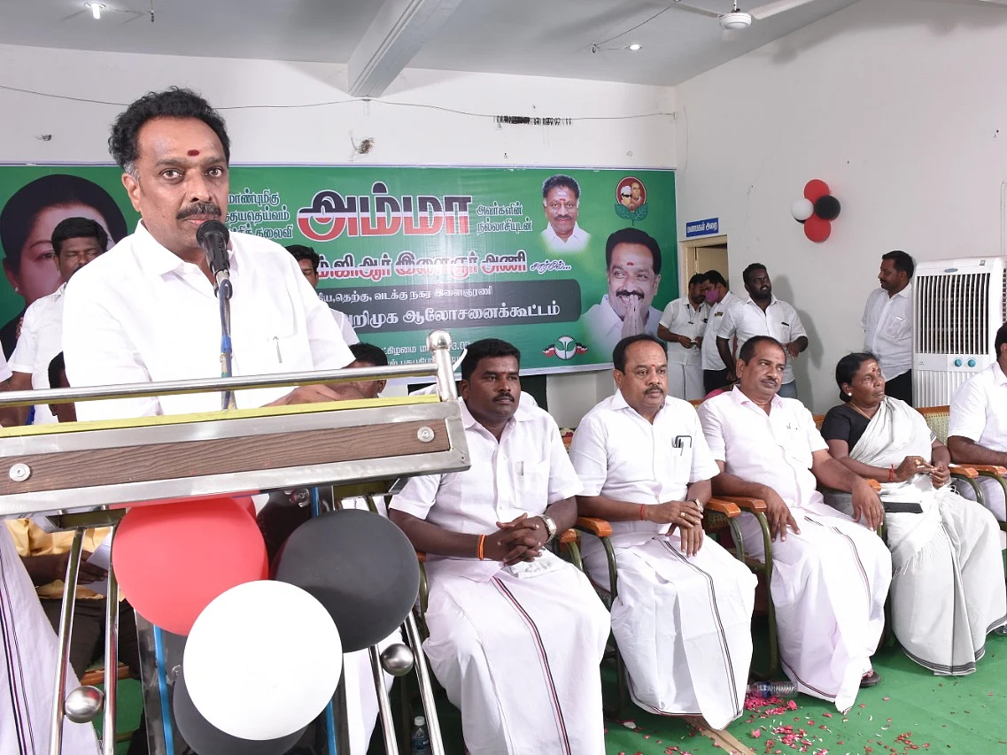 கரூர்: `செந்தில் பாலாஜிக்கு தேர்தல் பயம்!' - கொந்தளித்த எம்.ஆர்.விஜயபாஸ்கர்