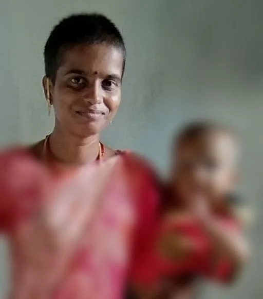 கொலை செய்யப்பட்ட சுமதி குழந்தை ஸ்ரீநிதியுடன்
