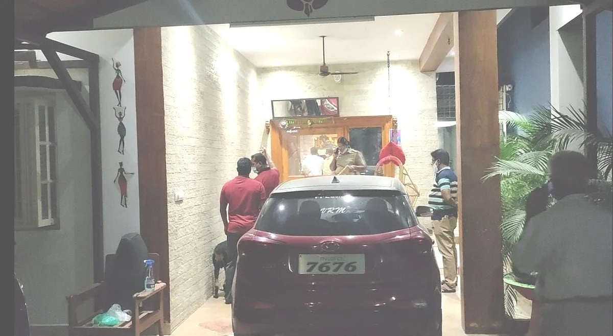 விசாரணை நடத்திய போலீஸார்