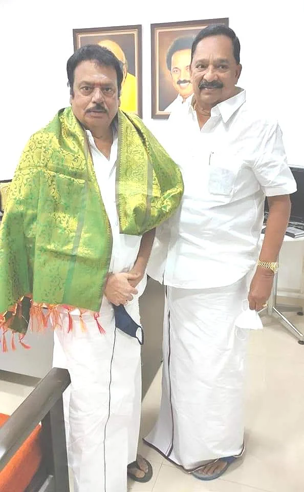 தி.மு.க மாவட்டச் செயலாளருடன் முனிரத்தினம்