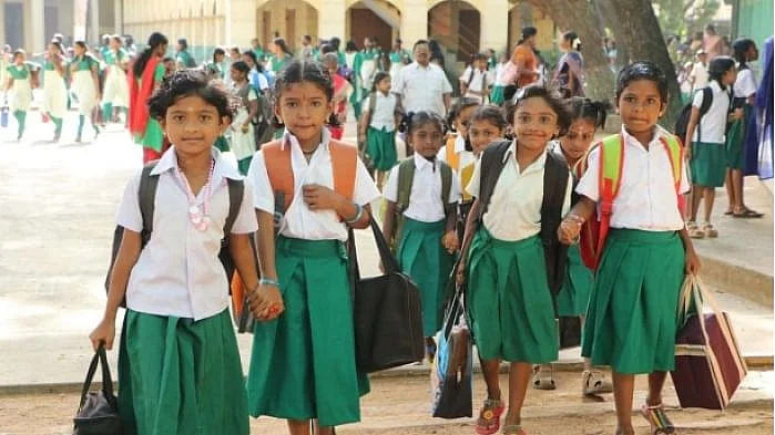 பள்ளி மாணவர்கள்
