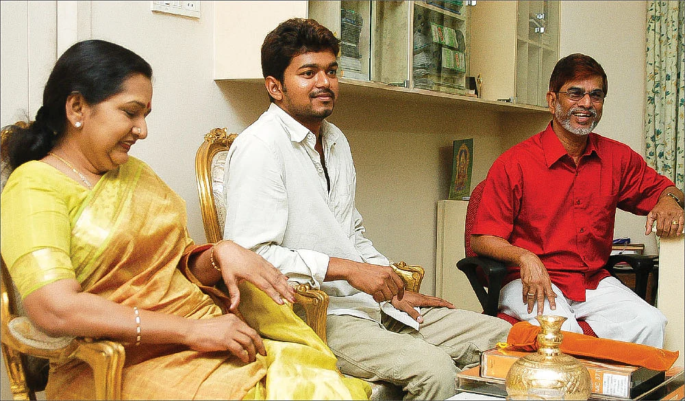 பிகில் எஸ்.ஏ.சி... மெர்சல் விஜய்... ‘தெறி’ அரசியல்!