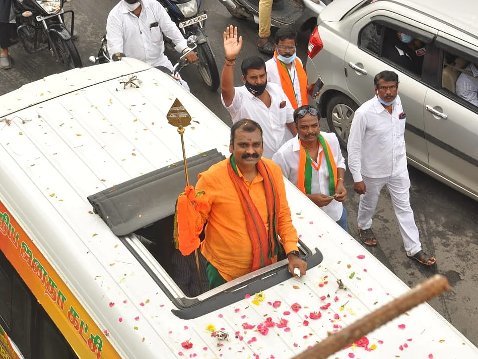 வேல் யாத்திரை: அ.தி.மு.க அரசின் அனுமதி மறுப்பு... அரசியல் பின்னணி என்ன?