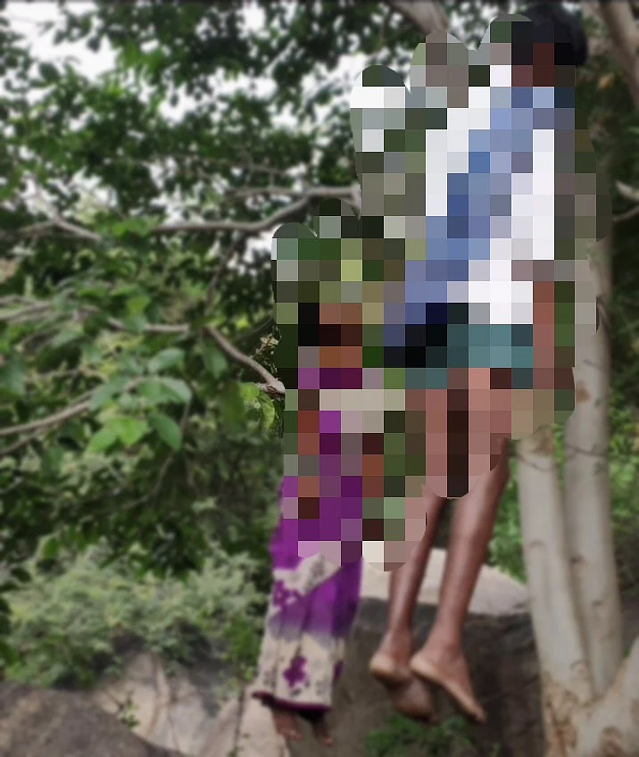 தூக்கில் தொங்கிய சடலங்கள்