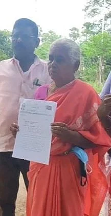 புகார் மனு கொடுக்க வந்த ராணி