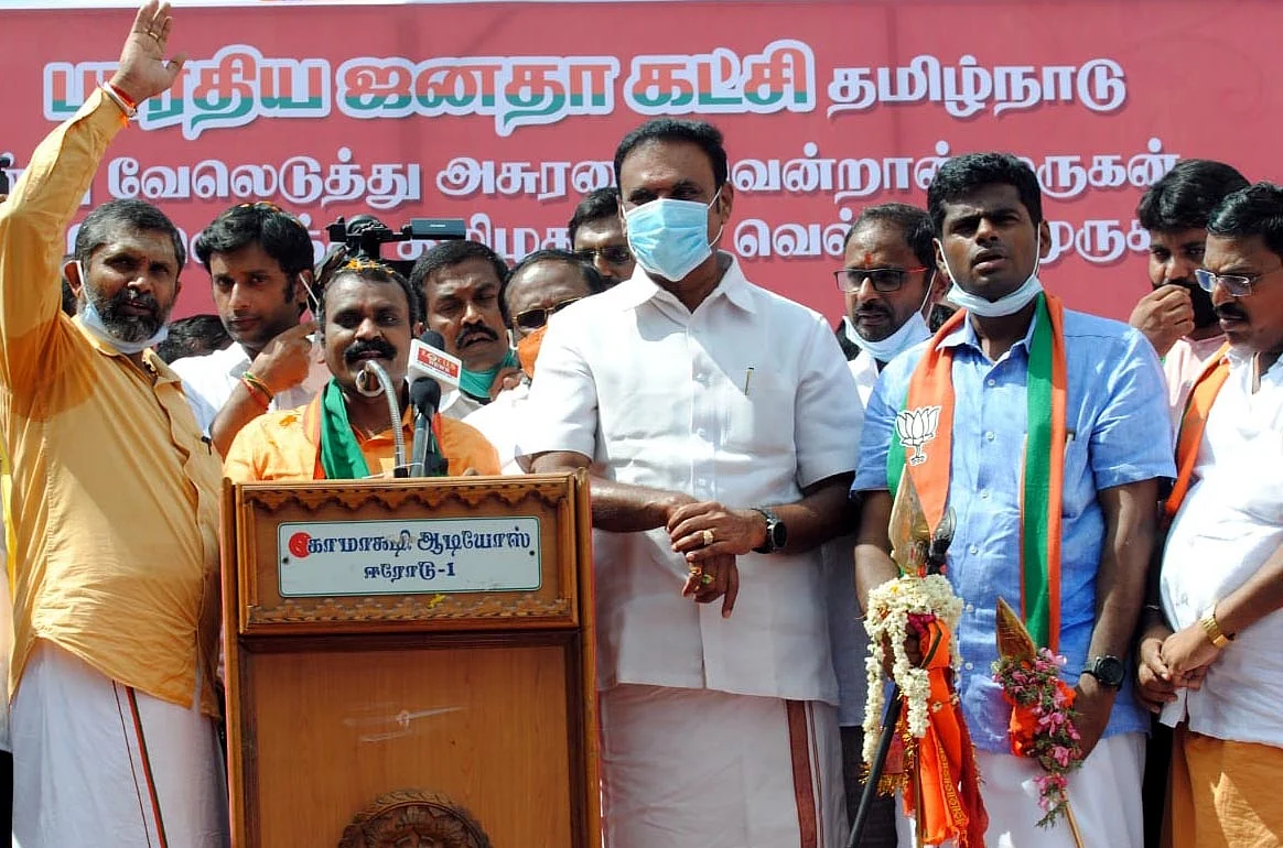 மேடையில் பேசிய எல்.முருகன்