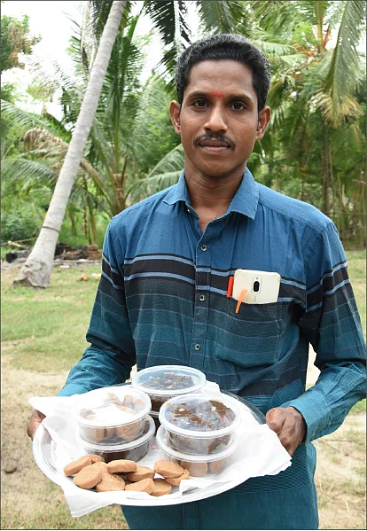விறகு அடுப்பு... அல்வா, பால்கோவா, இடியாப்பம், கொழுக்கட்டை... அத்தனையும் பனங்கிழங்கில்!