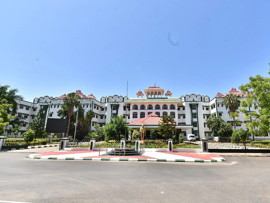 அரசுத் தரப்பில் எதிர்ப்பு! - நாம் தமிழர் கட்சியின் வேல் நடைப்பயணத்துக்கு அனுமதி மறுத்த நீதிமன்றம்