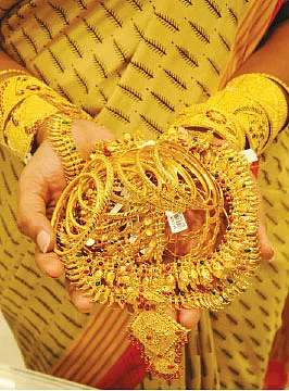 கேள்வி பதில் : அஞ்சலகச் சேமிப்பு, வங்கிச் சேமிப்பு... எது பாதுகாப்பானது..? - முதலீட்டு ஆலோசனை