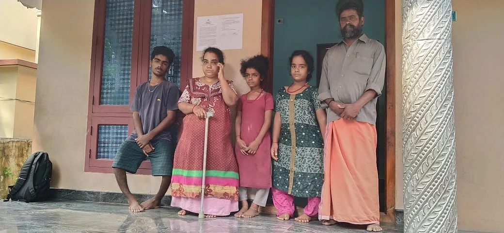 ஸ்ரீகுமாரின் மாற்றுத்திறனாளி குடும்ப உறுப்பினர்கள்