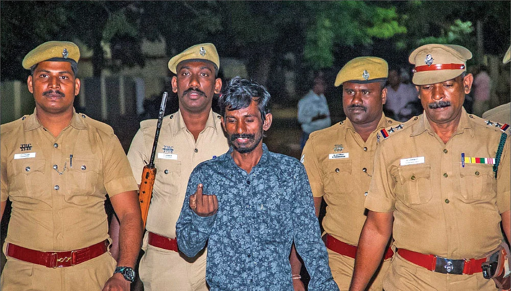 “என் பொண்டாட்டி, புள்ளைக நல்லாருக்கணும் சார்...”