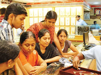 குறையும் விலை... தங்கம் இனி என்ன ஆகும்? - நிபுணர் தரும் அலசல்...