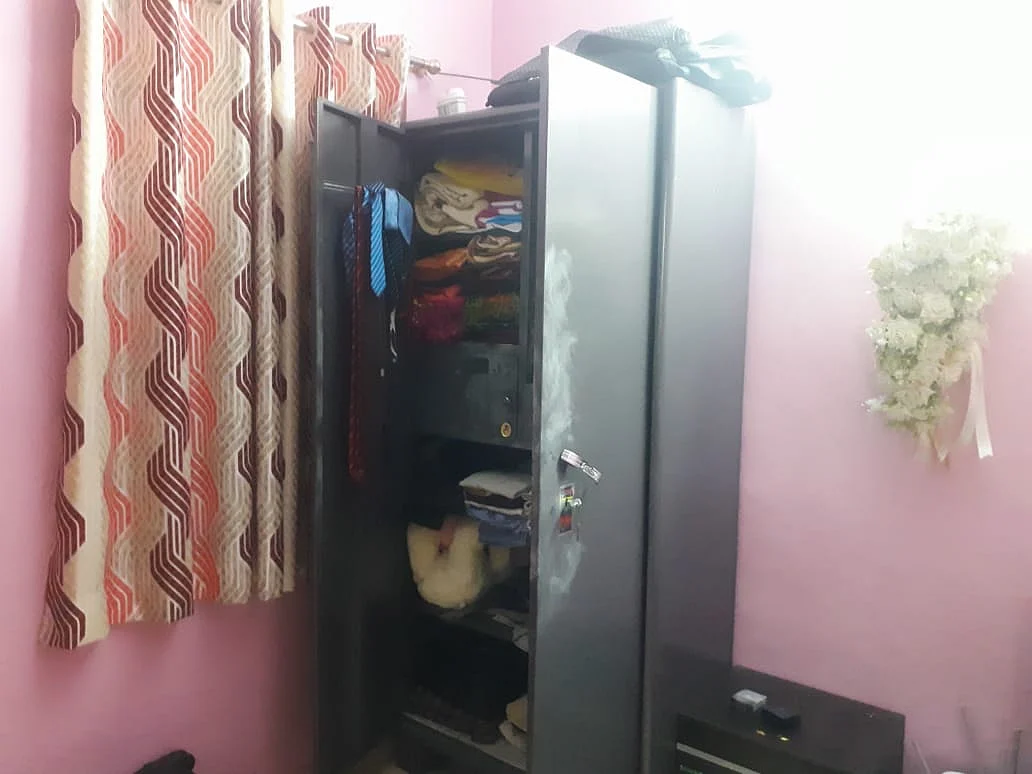 உடைக்கப்பட்ட பீரோ