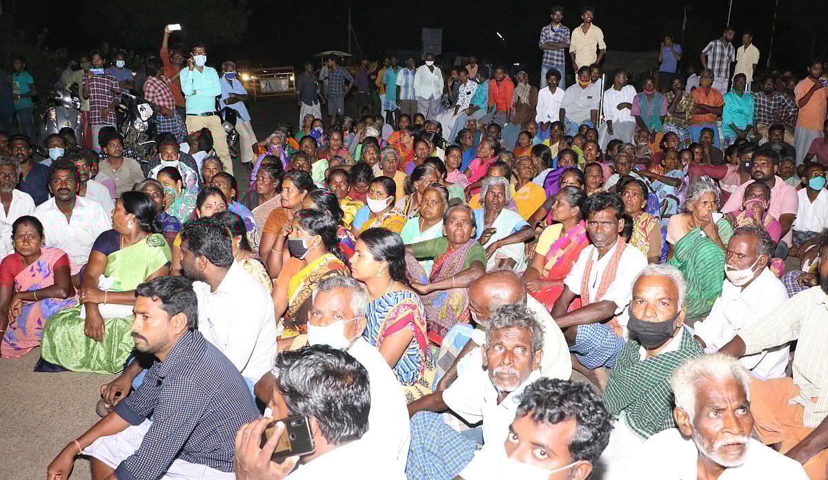 சாலைமறியல்