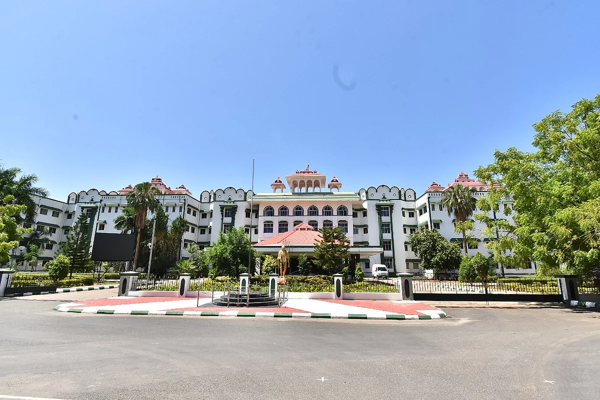 நீதிமன்றம்