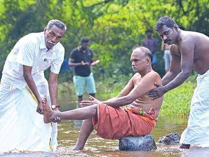 மருந்தில்லா வர்ம வைத்தியம்! - தேகம் தெய்விகம்