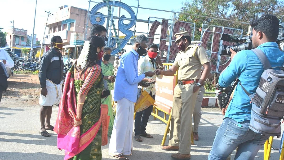 பக்தர்களிடம் சோதனை