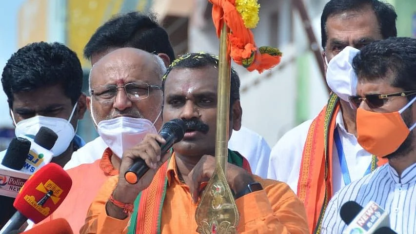 வேல் யாத்திரையில் எல்.முருகன்