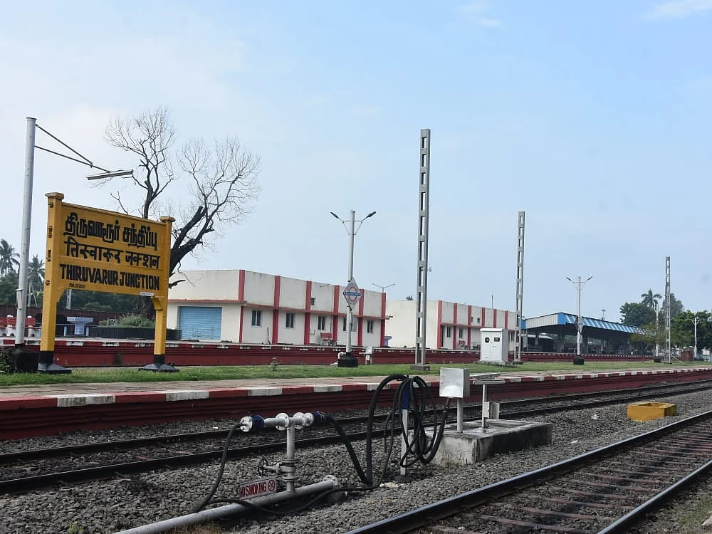 திருவாரூர் - காரைக்குடி ரயில்; கேட் கீப்பர்களை நியமிக்காமல் சேவையை நிறுத்துவதா? - வலுக்கும் கோரிக்கை