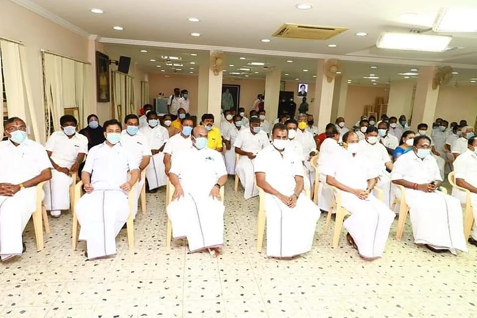 அ.தி.மு.க நிர்வாகிகள் கூட்டம் (கோப்பு படம்)