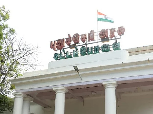`சேவைக்கு கௌரவம்!' - ஃபிளாரன்ஸ் நைட்டிங்கேல் விருது பெறும் இரு புதுச்சேரி செவிலியர்கள்