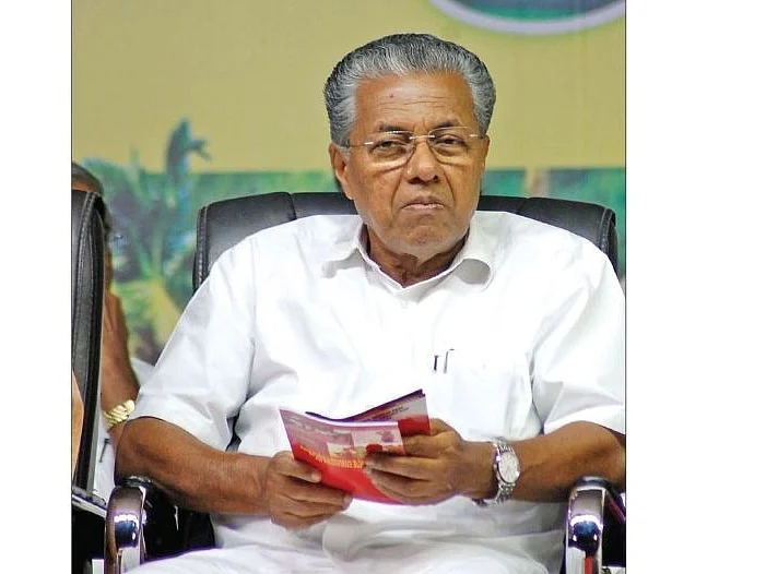 கேரளா: `வலைதளத்தில் அவதூறு பரப்பினால் 5 ஆண்டுச் சிறை!’ - எதிர்ப்பால் பின்வாங்கிய பினராயி விஜயன்