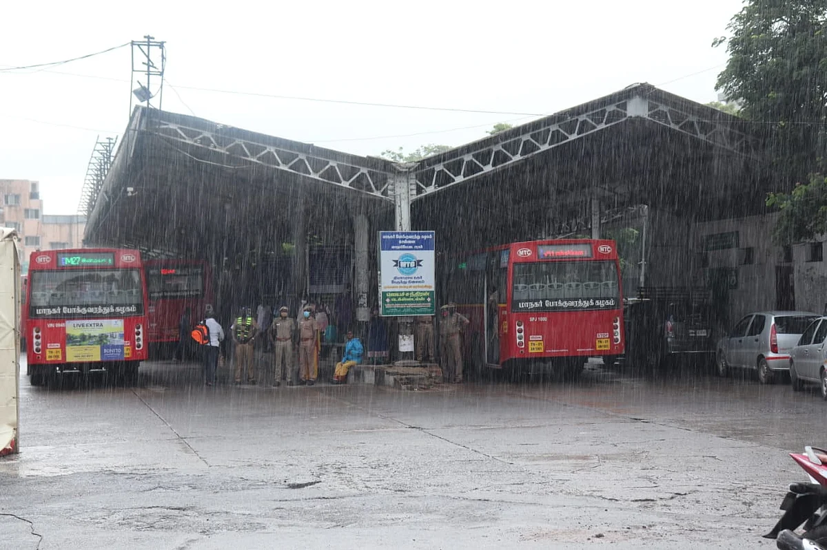 மழை - பேருந்து