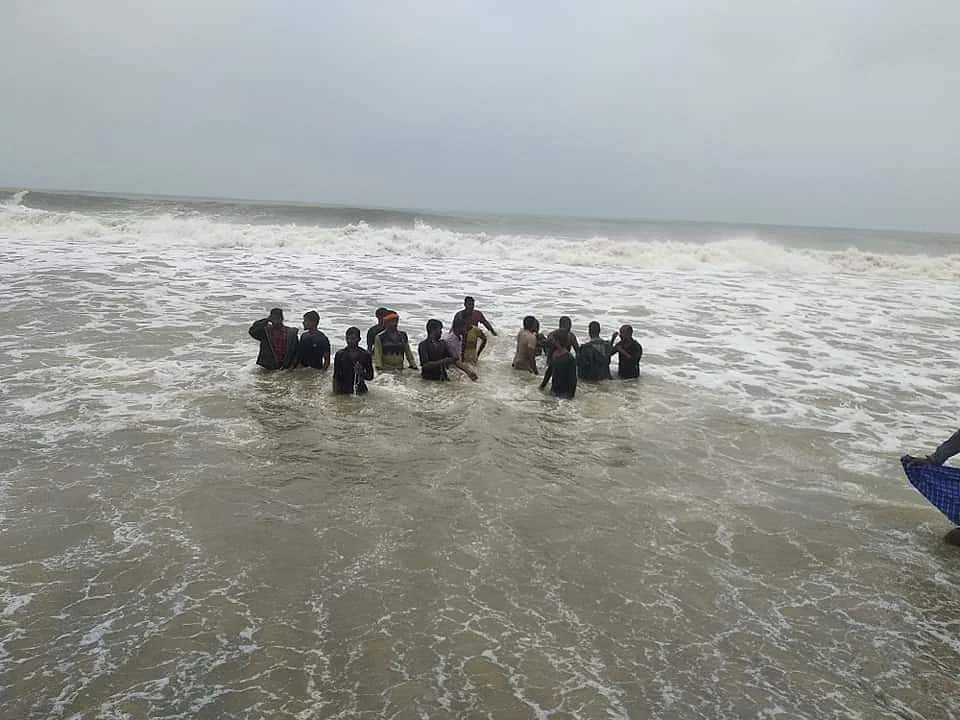 நடுக்குப்பம் மீனவர்கள் போராட்டம்