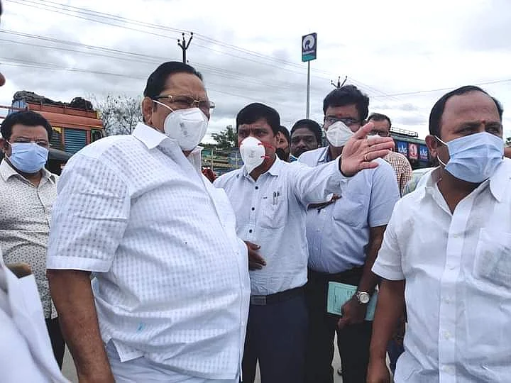 புயல் பாதிப்பை பார்வையிட்ட துரைமுருகன்
