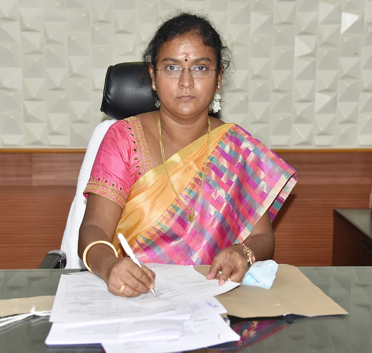 கலெக்டர் மகேஸ்வரி