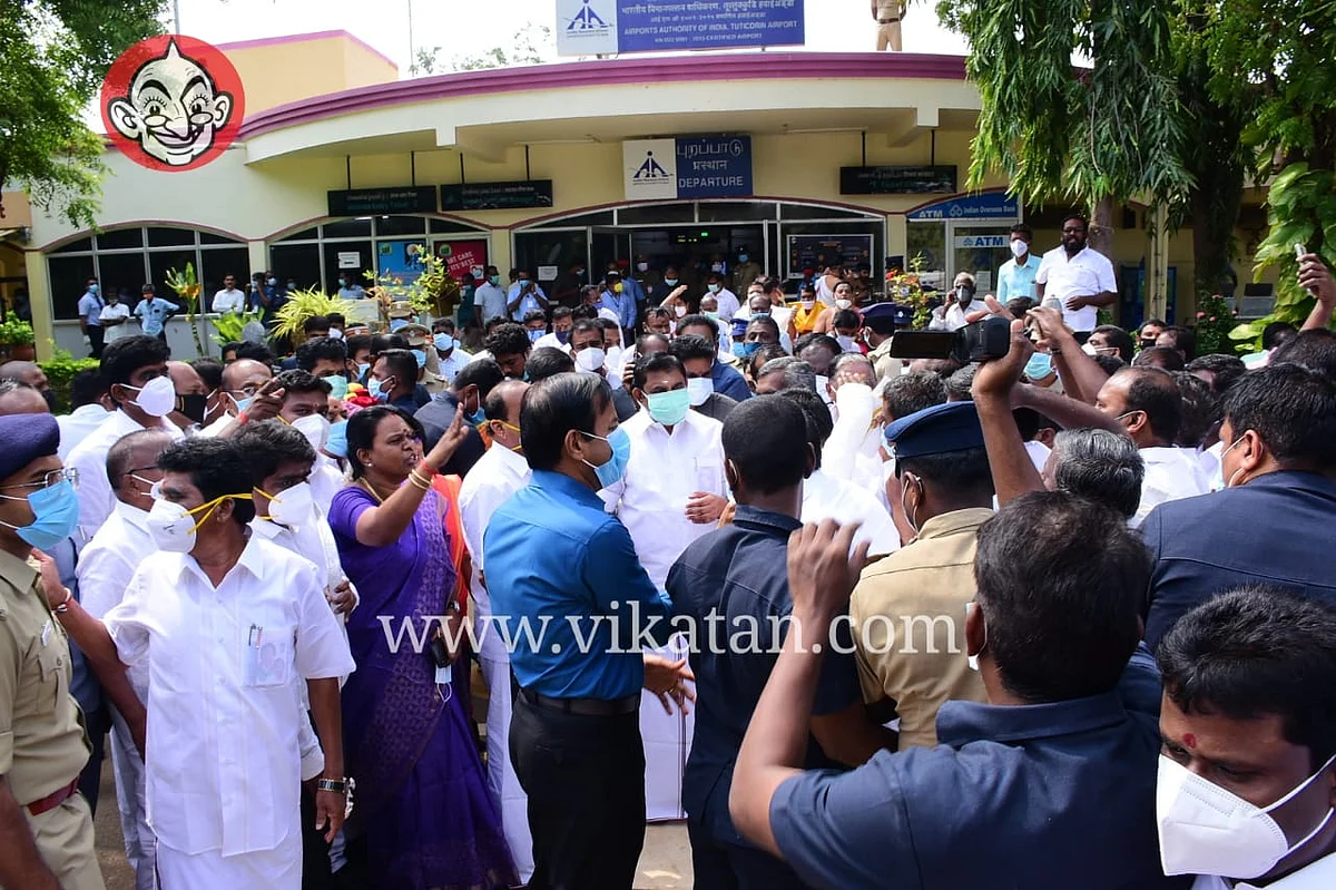 கோஷம் எழுப்பிய முன்னாள் மேயர் புவனேஸ்வரி
