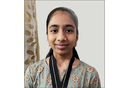 ஸ்வீடன் விருது, இந்திய விருது... வினிஷா ஹேப்பி!