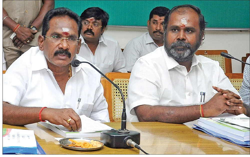செல்லூர் ராஜூ - ஆர்.பி.உதயகுமார்