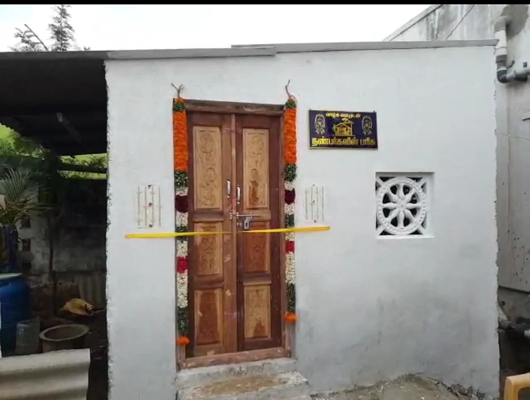 நண்பர்கள் கட்டிக்கொடுத்த வீடு