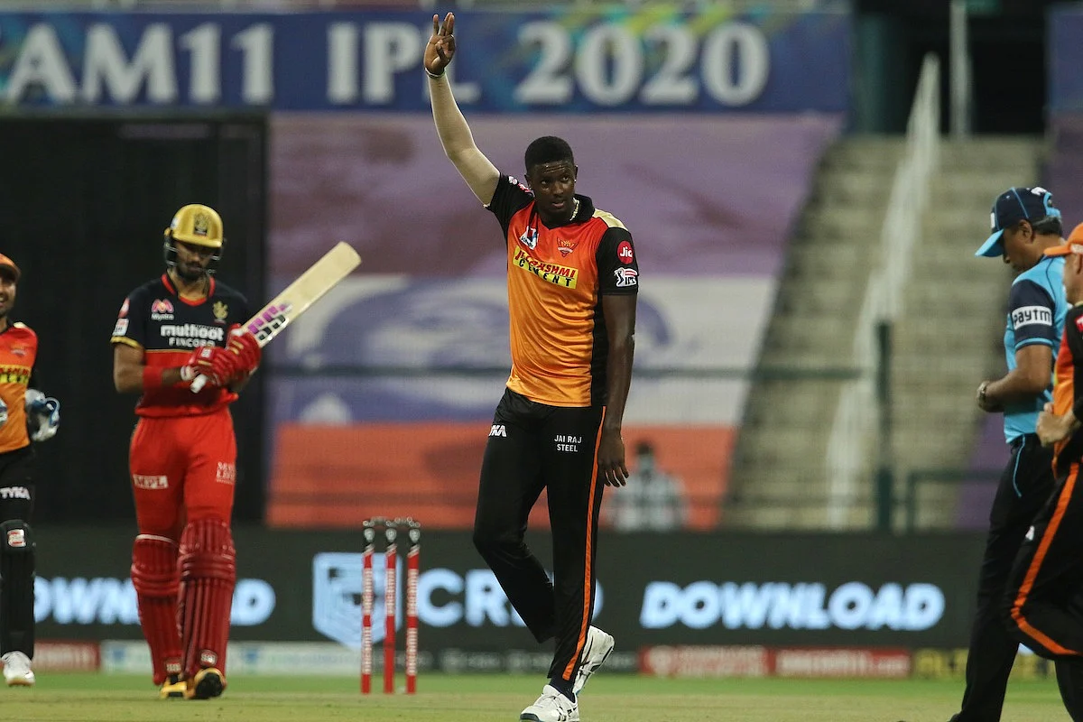 ஈ சாலா இல்லை... அடுத்த சாலா கப் நம்தே... பெங்களூரு பார்சல் ஆன கதை! #SRHvRCB
