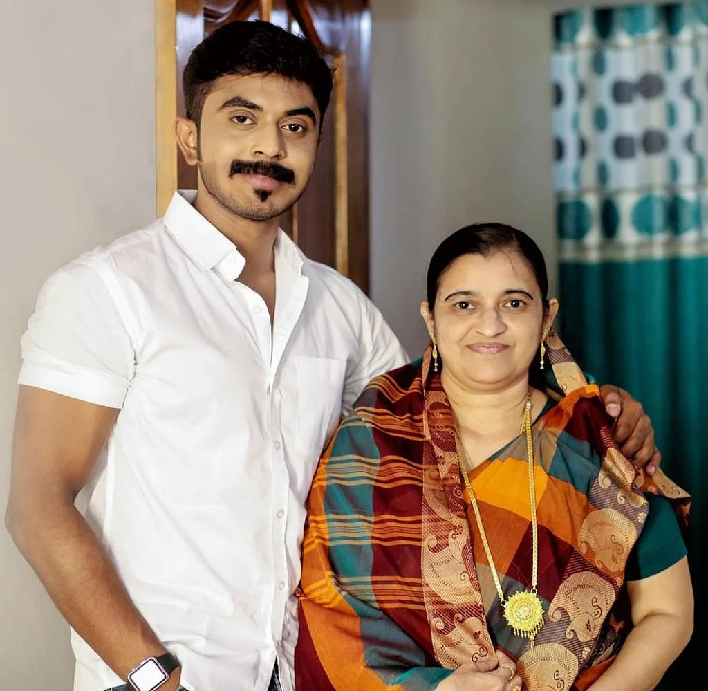 அம்மாவுடன் அஸீம்