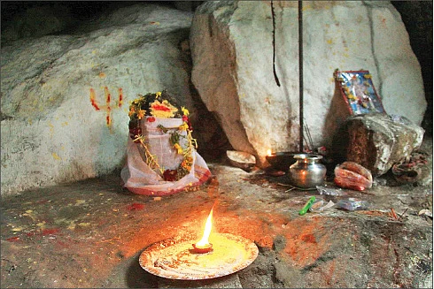 அகத்தியர் உள்பட சித்தர்கள் பூஜித்த குகை...
