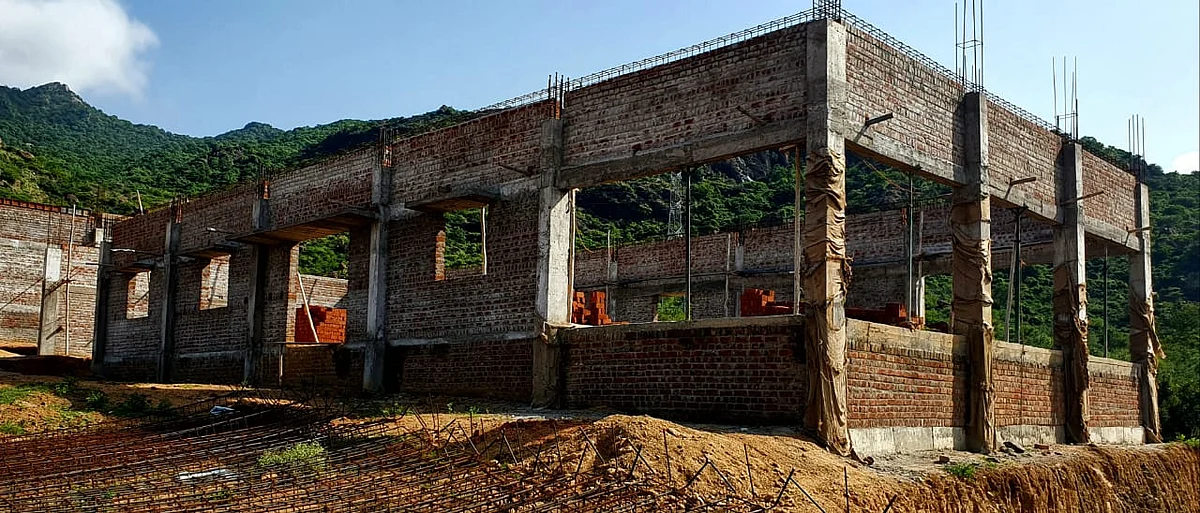 தென்னை மதிப்புக்கூட்டு மைய கட்டுமான பணிகள்