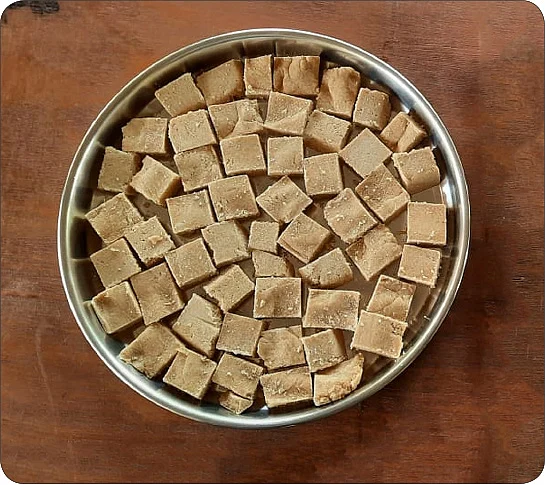 விறகு அடுப்பு... அல்வா, பால்கோவா, இடியாப்பம், கொழுக்கட்டை... அத்தனையும் பனங்கிழங்கில்!