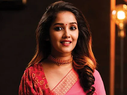 வைரல் போட்டோஷூட், குட்டி நயன்தாரா, பிளாஸ்டிக் தவிர்ப்பு பிரசாரம்... அசத்தும் ‘விஸ்வாசம்’ அனிகா!