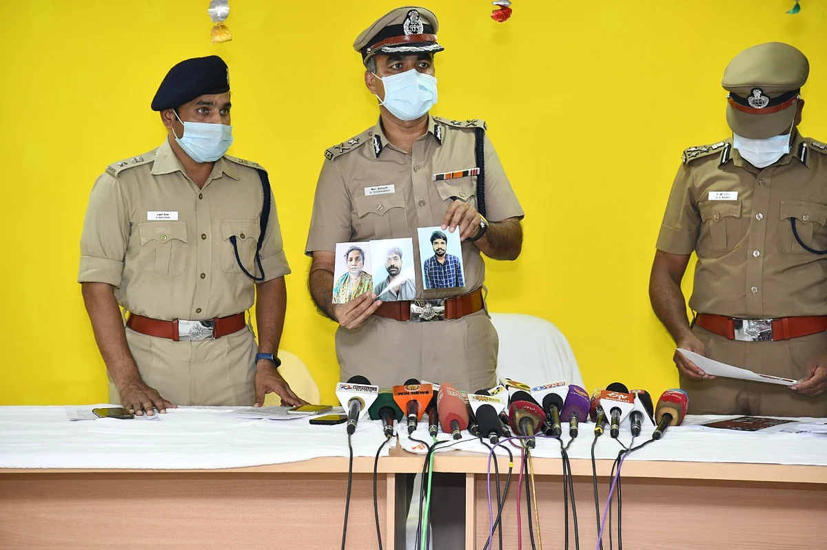 கூடுதல் கமிஷனர் தினகரன், இணை கமிஷனர் பாபு, துணை கமிஷனர் ஹரிகிரன் பிரசாத்