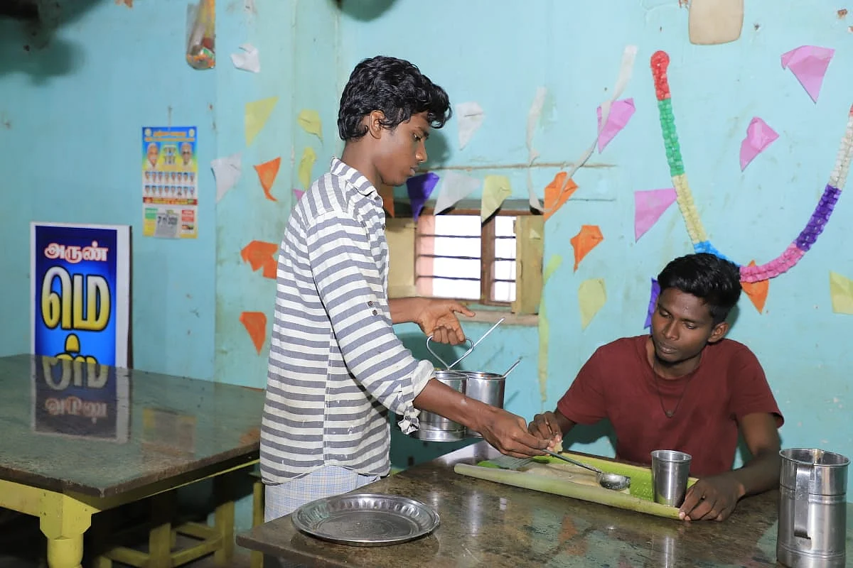 டிபன் கடையில் அருண்