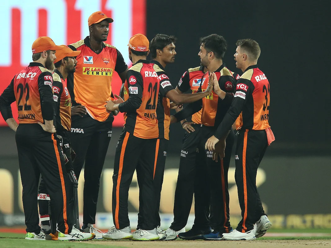 அழுகை எனும் அருவியில்... ஆனா கெத்தை விடாதீங்க கோலியன்ஸ்! #RCBvSRH
