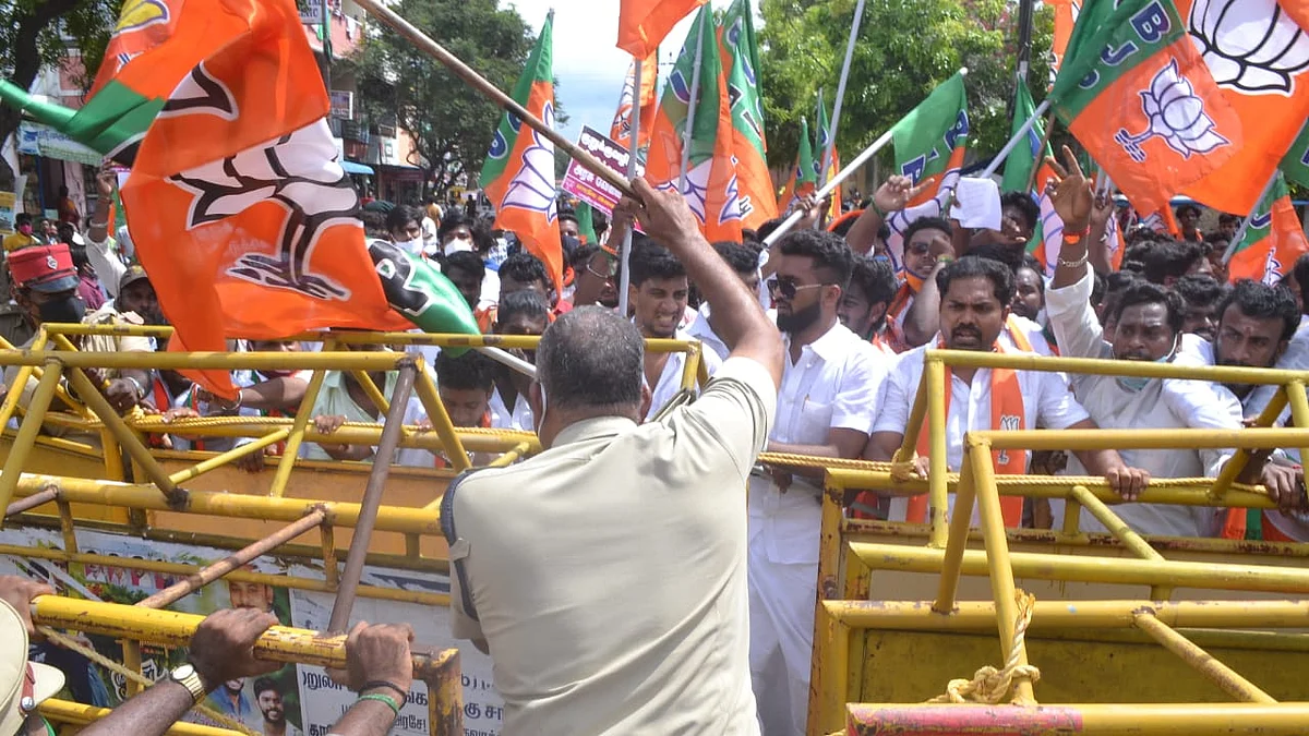 புதுச்சேரி பா.ஜ.க தொண்டர்கள் மீது போலீஸ் தடியடி